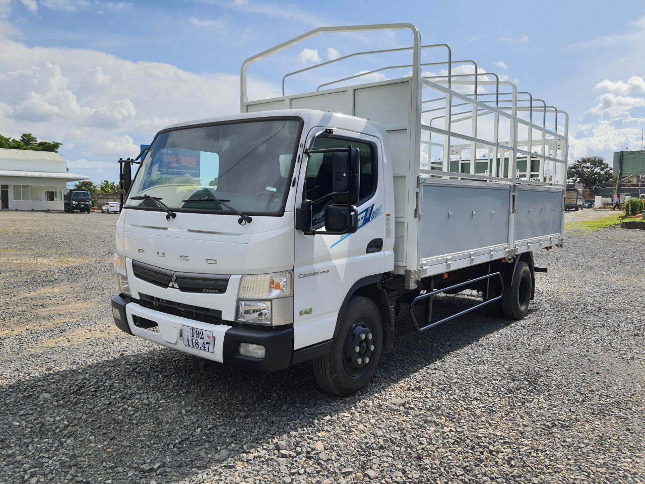 ngoại thất của xe Fuso Canter TF7.5