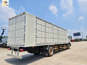 dongfeng d12 thùng kín nhập khẩu tải 8 tấn thùng siêu dài 9m7