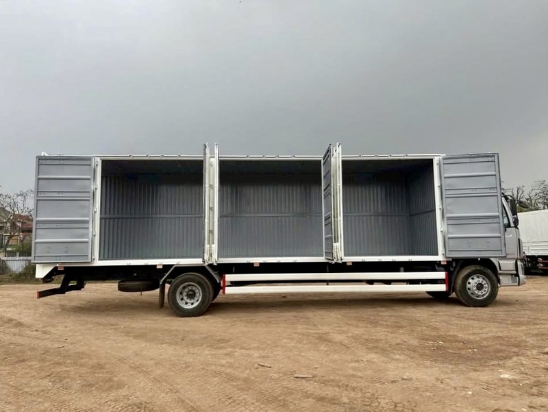 Xe-tai-8-tan-Chenglong-M3-thung-kin-container-cho-pallet-cau-kien-dien-tu-60-khoi-dai-10m-6