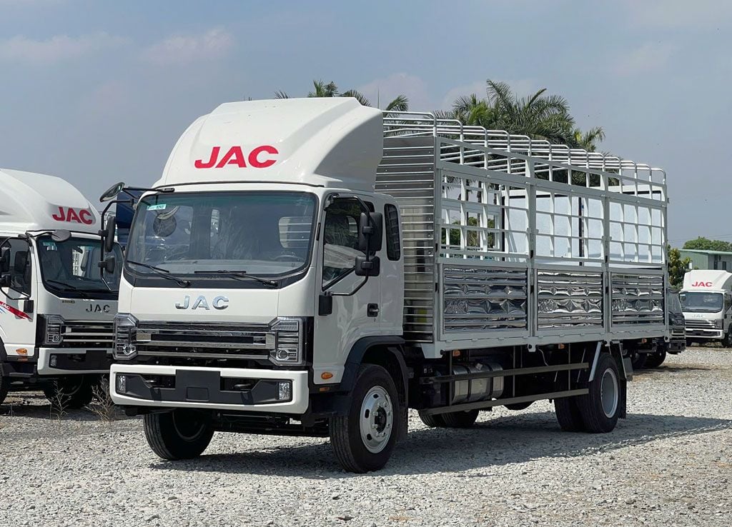 xe-tai-jac-8-tan-n800-plus-thung-mui-bat-02