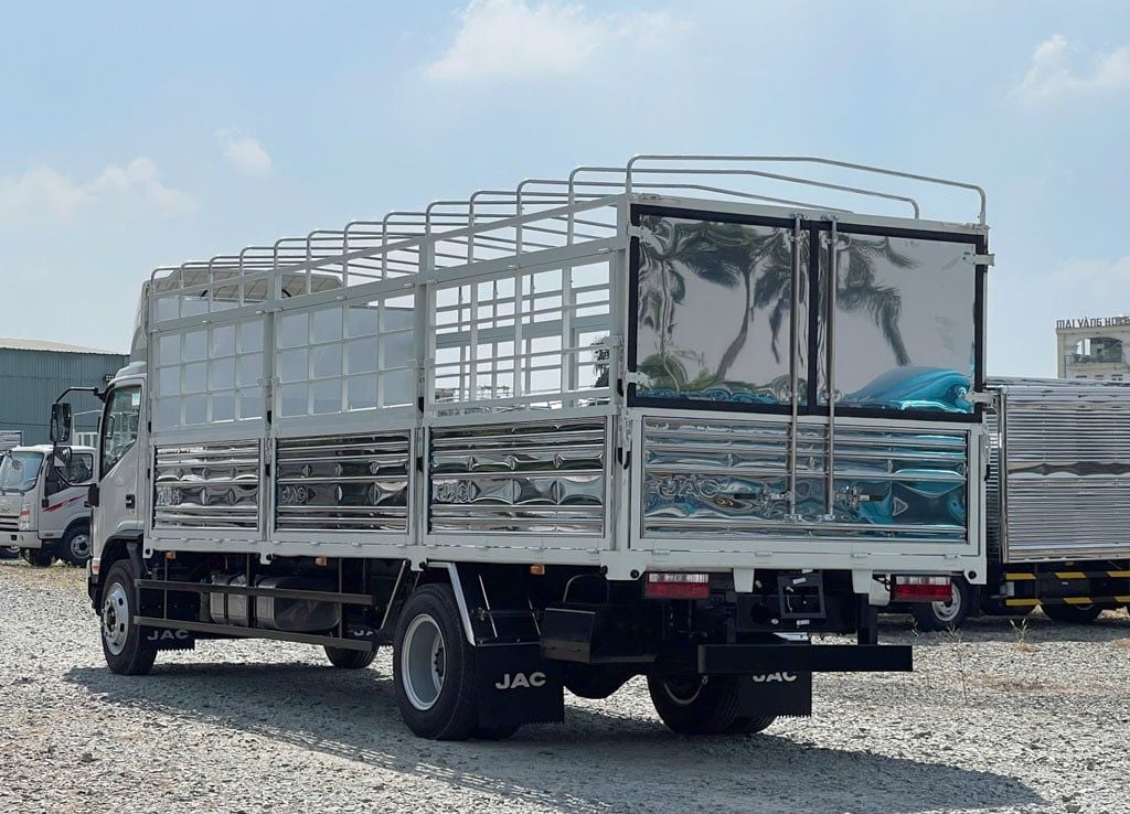 xe-tai-jac-8-tan-n800-plus-thung-mui-bat-03