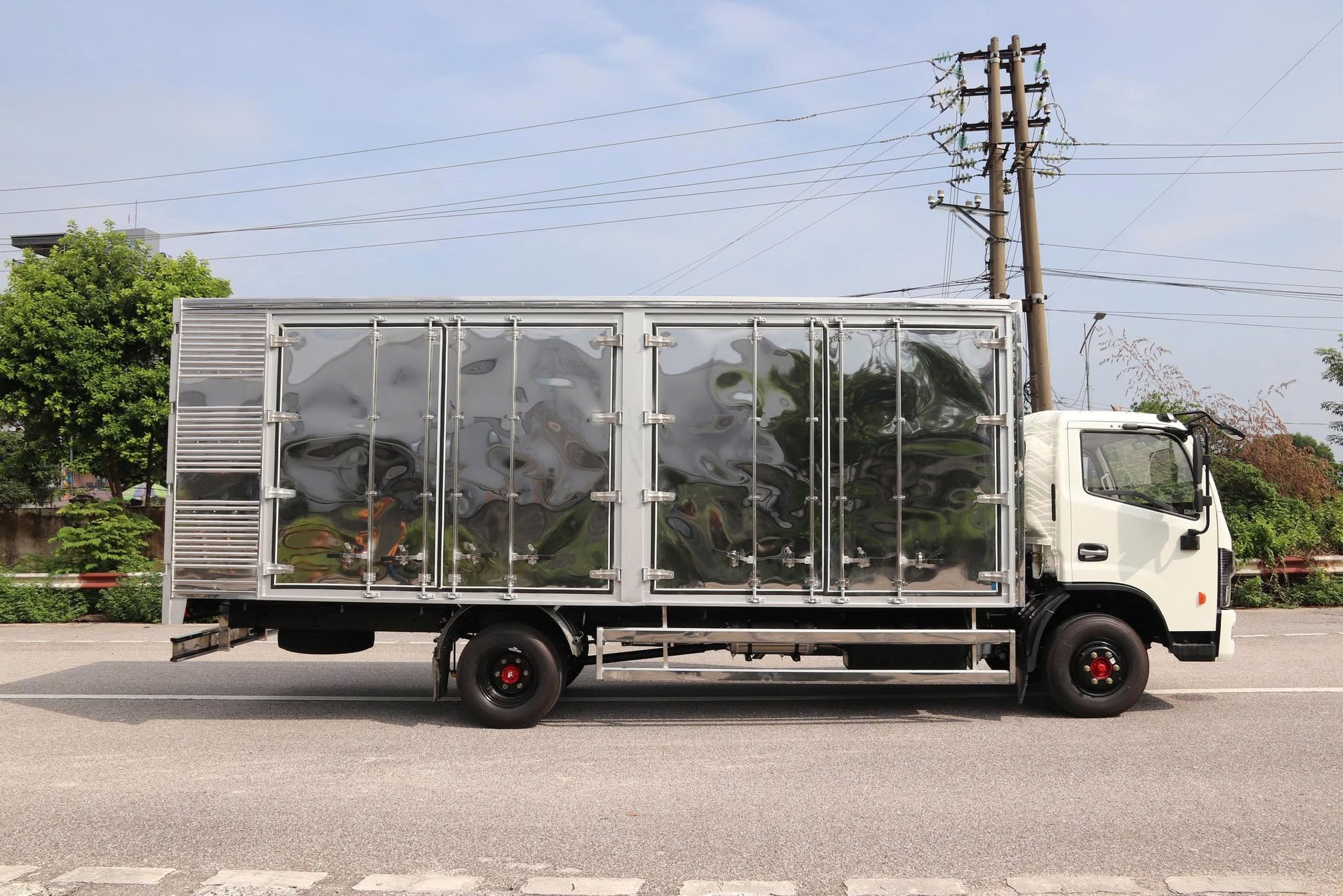 xe-tai-dong-vang-ns350sl-thung-kin-03 xe tải đồng vàng ns350sl thùng kín trang bị thùng siêu dài 6m3